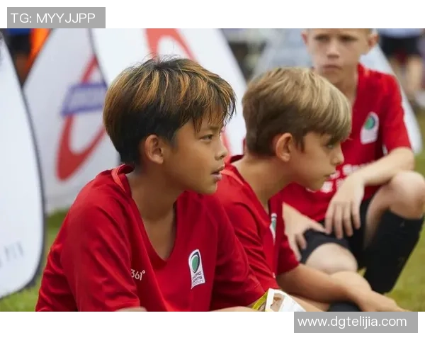 足球明星儿童化:让小朋友们在球场上追逐梦想与快乐的童年时光